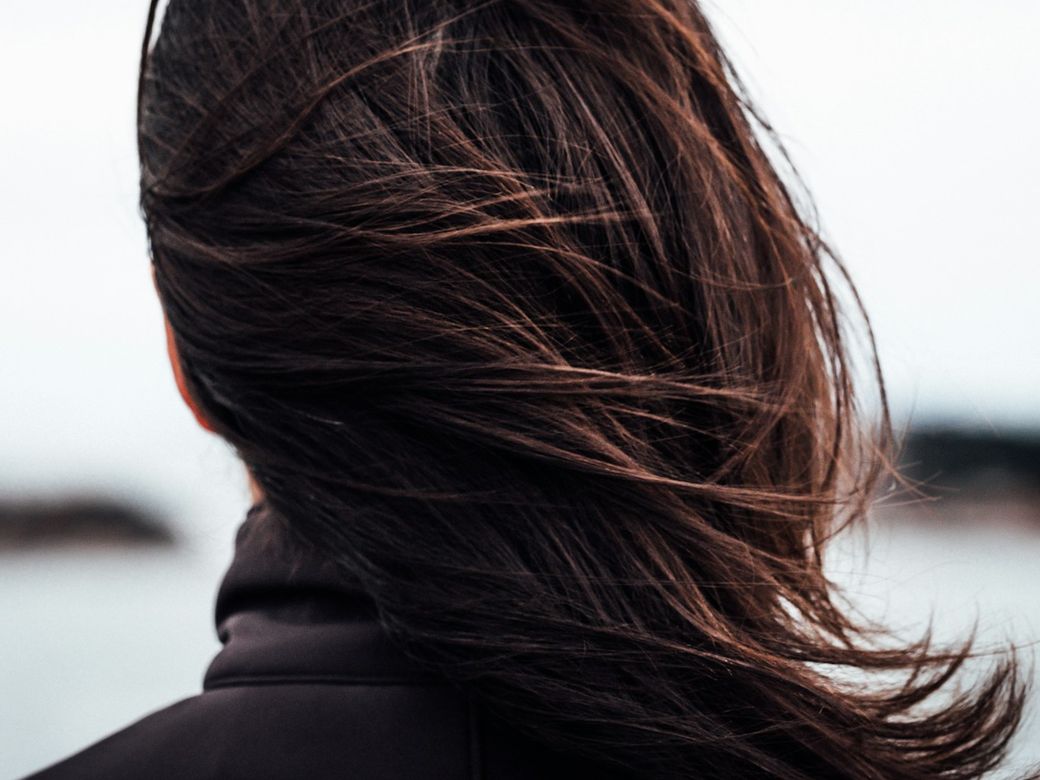 Glossy, even auburn-brown hair colour, seen from behind